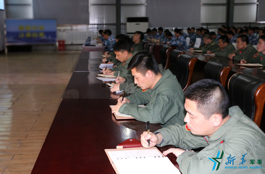 ↑資料圖片：張超參加部隊組織的《改革強軍主題教育》授課現場。