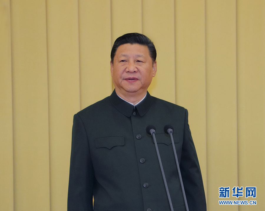 4月18日，中共中央總書(shū)記、國(guó)家主席、中央軍委主席習(xí)近平接見(jiàn)新調(diào)整組建軍級(jí)單位主官，并對(duì)各單位發(fā)布訓(xùn)令。這是習(xí)近平在發(fā)布訓(xùn)令。新華社記者 李剛 攝