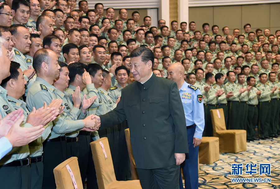 6月22日，正在山西省考察工作的中共中央總書記、國(guó)家主席、中央軍委主席習(xí)近平在太原接見(jiàn)駐晉部隊(duì)師以上領(lǐng)導(dǎo)干部和建制團(tuán)單位主官。新華社記者 琚振華 攝