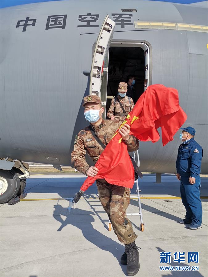 （聚焦疫情防控·圖文互動）（5）空軍第四次向武漢大規?？者\醫療隊員和物資