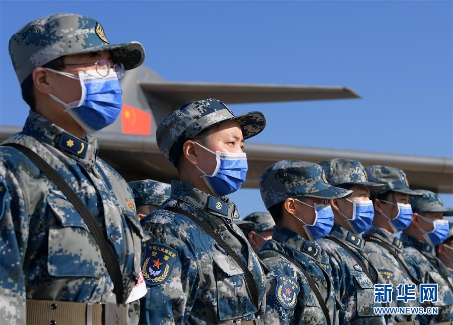（聚焦疫情防控·圖文互動）（10）空軍第四次向武漢大規?？者\醫療隊員和物資