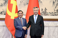 李希同越共中央政治局委員、中央書記處書記、中央檢查委員會主任陳錦繡舉行會談