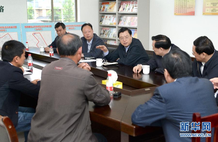 這是5月9日，張德江到湖州市妙西鎮調研，與基層人大代表座談。新華社記者 馬占成 攝 