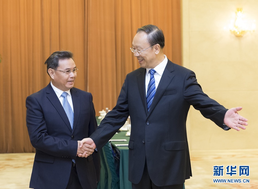 10月12日，中共中央書記處書記、全國政協(xié)副主席杜青林在北京會見來華訪問并出席“2016中國共產(chǎn)黨與世界對話會”的老撾人革黨中央政治局委員、建國陣線中央主席賽頌蓬·豐威漢率領的老撾人革黨代表團。　新華社記者丁海濤攝