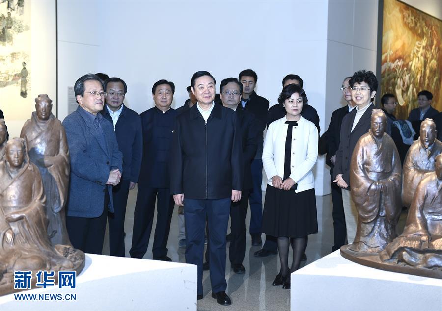 12月6日，中共中央政治局委員、中央書記處書記、中宣部部長劉奇葆在北京參觀中華文明歷史題材美術創(chuàng)作工程入選作品展覽。 新華社記者張領攝