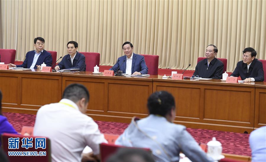 5月18日，中共中央政治局委員、中央書記處書記、中宣部部長劉奇葆在北京出席紀(jì)念新華書店成立80周年座談會并講話。 新華社記者 張領(lǐng) 攝