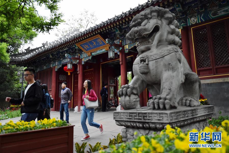 （新華全媒頭條·圖文互動(dòng)）（1）扎根人民、奉獻(xiàn)國家——習(xí)近平總書記的考察在北大師生中引起熱烈反響 