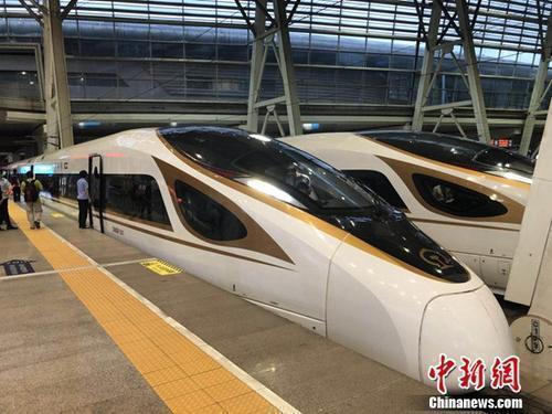 資料圖：復(fù)興號動車組在京津城際鐵路按照時速350時速達速運行。冷昊陽 攝