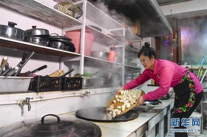 （在習近平新時代中國特色社會主義思想指引下——新時代新作為新篇章·圖文互動）（6）三年，從無名小屯到聲名遠播——這個“雪鄉”是如何做到的？