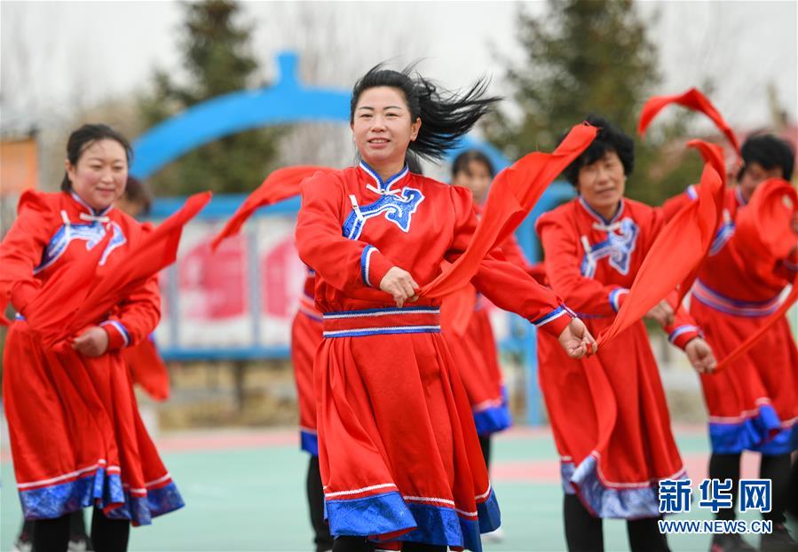 （壯麗70年·奮斗新時代·圖文互動）（1）情同一家，守望相助，共奔小康——內(nèi)蒙古興安盟巴彥敖包嘎查民族團結(jié)見聞