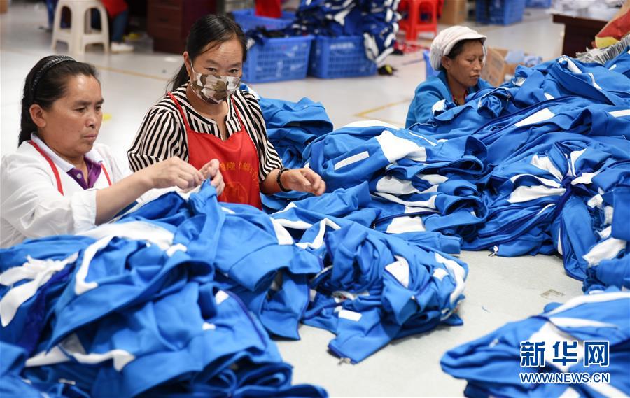 (壯麗70年·奮斗新時(shí)代·圖文互動(dòng))(10)奮進(jìn)的阿妹戚托——貴州三寶彝族鄉(xiāng)整鄉(xiāng)搬遷見聞