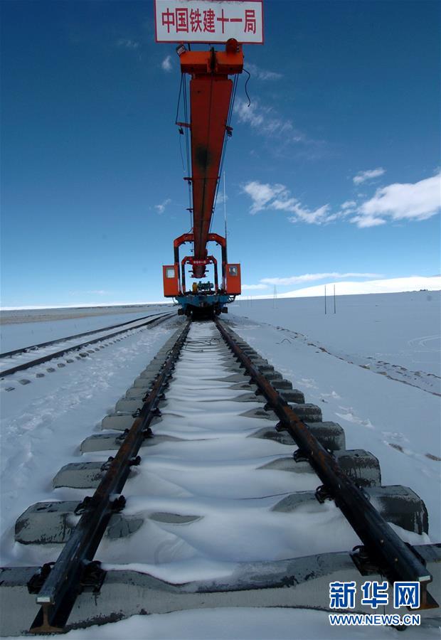 (新華全媒頭條·壯麗70年·奮斗新時(shí)代·圖文互動(dòng))(4)開(kāi)拓雪域高原的夢(mèng)想之路——來(lái)自青藏鐵路的蹲點(diǎn)報(bào)告