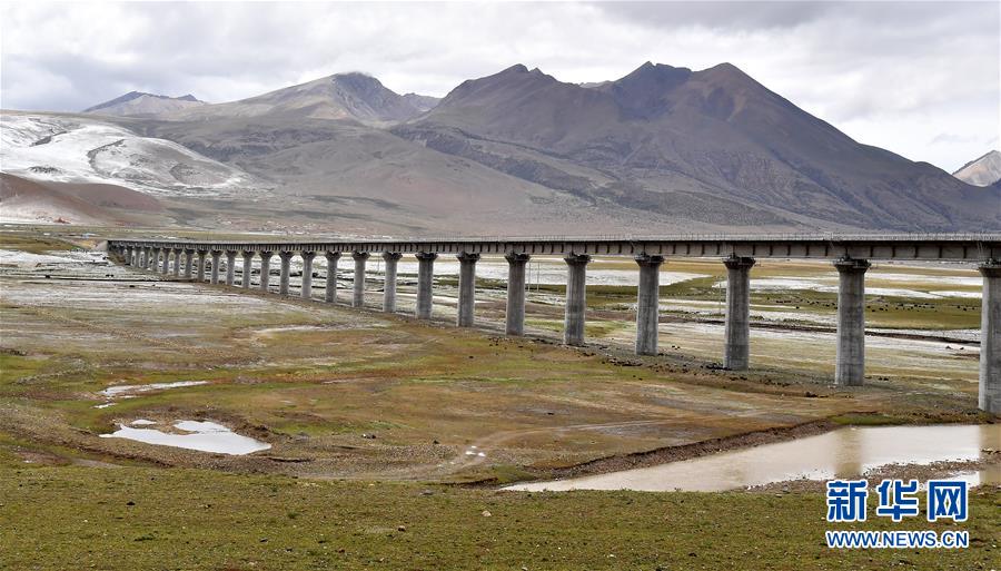 (新華全媒頭條·壯麗70年·奮斗新時(shí)代·圖文互動(dòng))(14)開(kāi)拓雪域高原的夢(mèng)想之路——來(lái)自青藏鐵路的蹲點(diǎn)報(bào)告