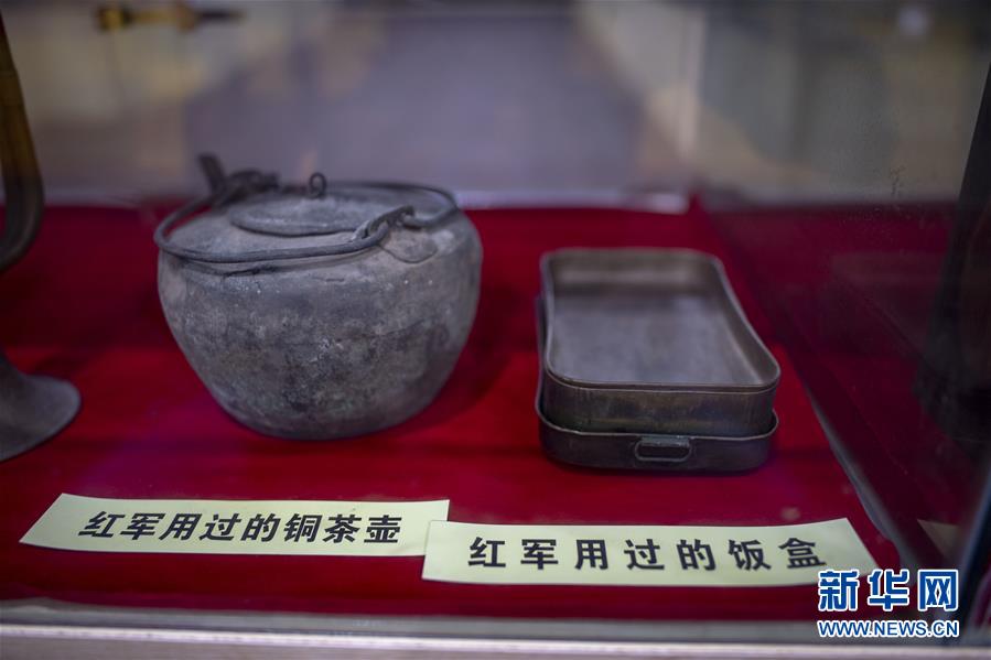 （壯麗70年·奮斗新時(shí)代——記者再走長征路·圖文互動(dòng)）（2）赤子心紅色情——潘庭宏的紅色收藏之路