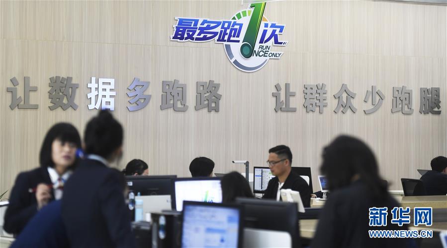 （新華全媒頭條·兩會特別報道·圖文互動）（2）嚴要求實作風，再創時代偉業——寫在“三嚴三實”提出五周年之際