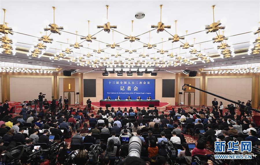 （兩會·XHDW）（8）商務(wù)部部長鐘山等就“促進(jìn)形成強(qiáng)大國內(nèi)市場 推動(dòng)全方位對外開放”答記者問