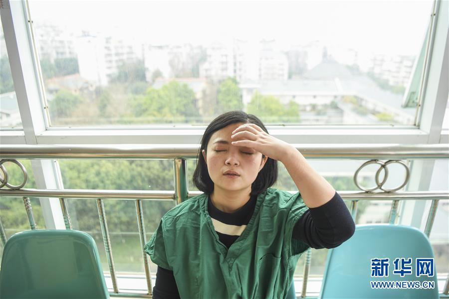 （一線抗疫群英譜·圖文互動(dòng)）（8）“我已躬身入局，勢(shì)要共渡難關(guān)!”——戰(zhàn)“疫”一線醫(yī)生黃霞