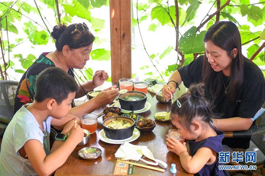 （在習近平新時代中國特色社會主義思想指引下——新時代新作為新篇章·習近平總書記關切事·圖文互動）（6）珍惜盤中餐，狠剎浪費風——各地積極行動堅決制止餐飲浪費
