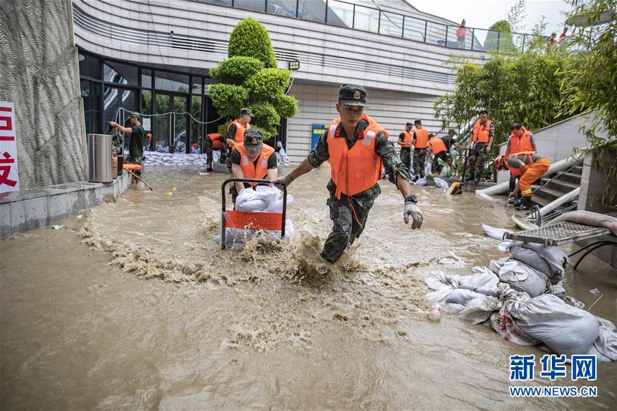 （防汛抗洪·圖文互動）（4）筑起防大汛的堅強防線——重慶防御長江、嘉陵江過境洪峰現場記錄