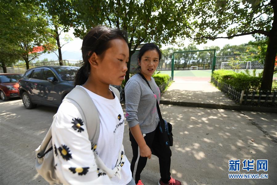 （熱點鮮報·圖文互動）（1）為了大涼山的下一代，她奔赴在助學路上