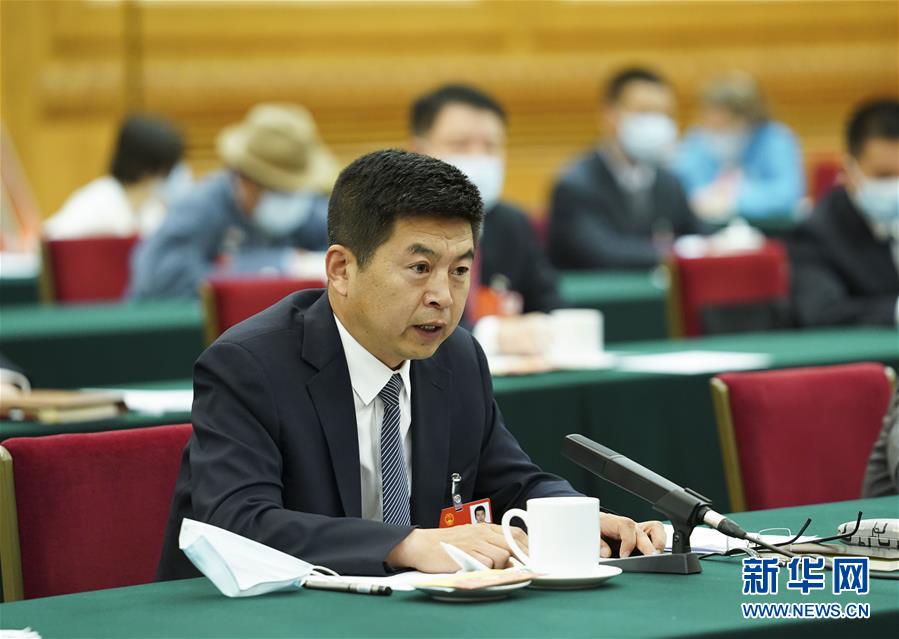 （新華全媒頭條·圖文互動(dòng)）（5）從人民中汲取磅礴力量——習(xí)近平總書記同出席2020年全國(guó)兩會(huì)人大代表、政協(xié)委員共商國(guó)是紀(jì)實(shí)