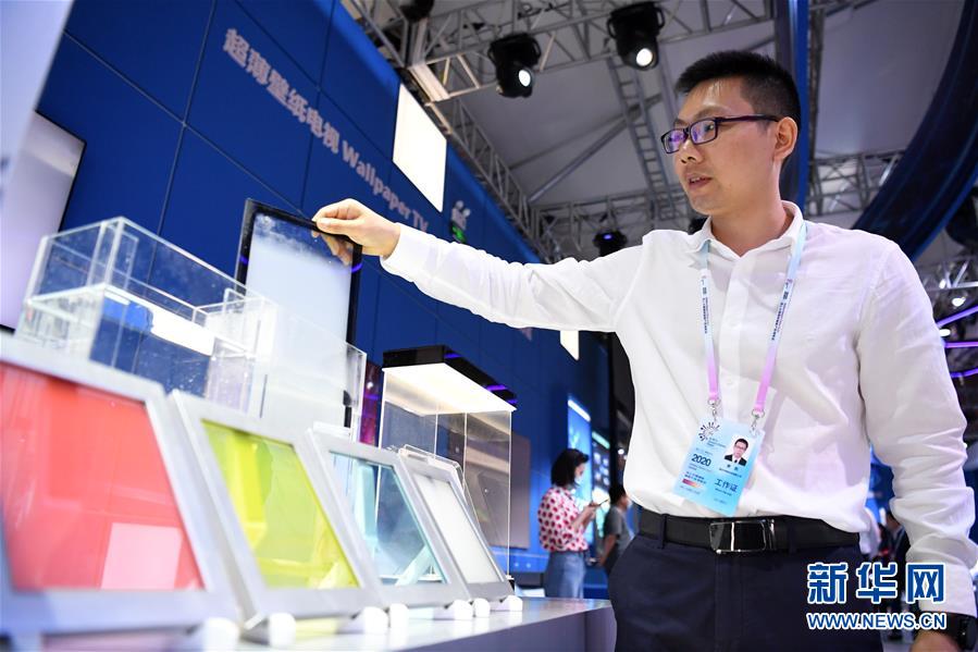 （在習近平新時代中國特色社會主義思想指引下——新時代新作為新篇章·習近平總書記關切事·圖文互動）（2）為經濟育動能 讓生活更多彩——從2020智博會看智能產業(yè)發(fā)展新動向