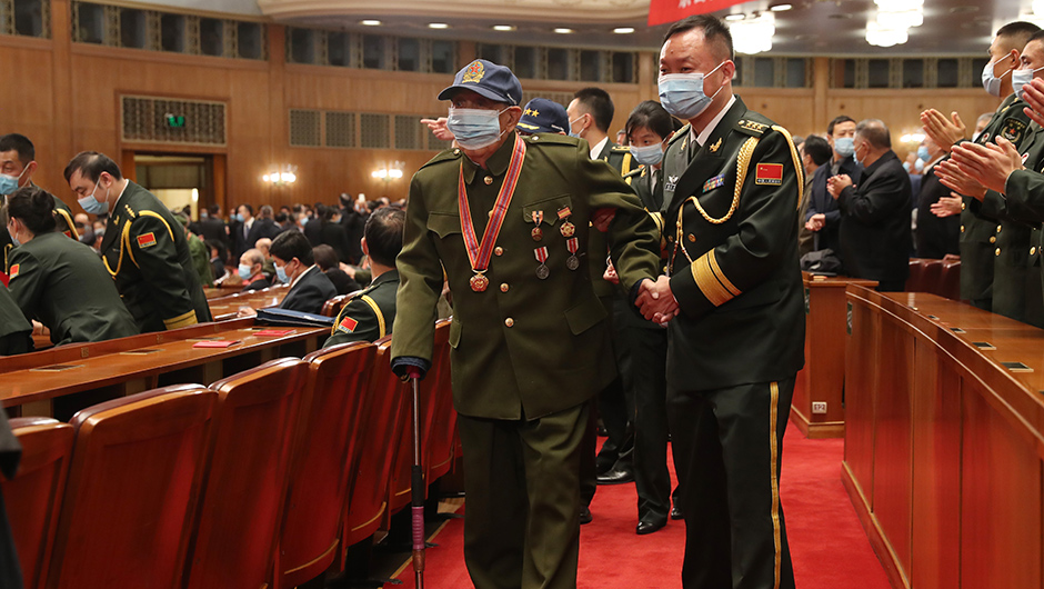 志愿軍老戰士、老同志入場