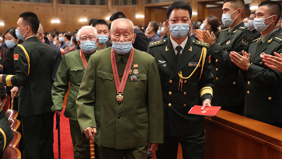 志愿軍老戰士、老同志入場