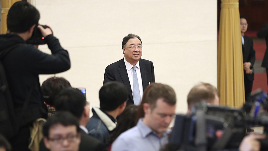 馬曉偉步入“部長通道”，準備接受采訪