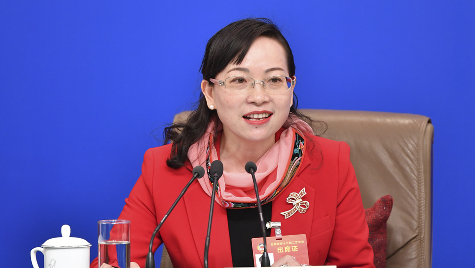 全國政協委員、湖南省湘西土家族苗族自治州政協副主席 石紅