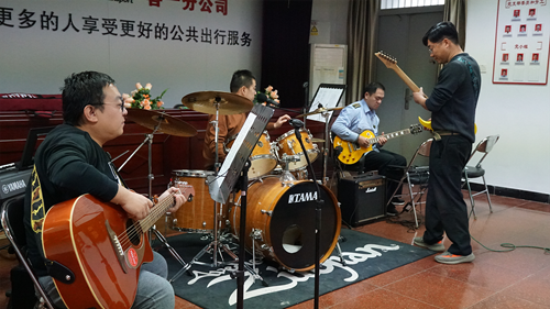 追夢中國人|侯孝輝：左手方向盤，右手麥克風