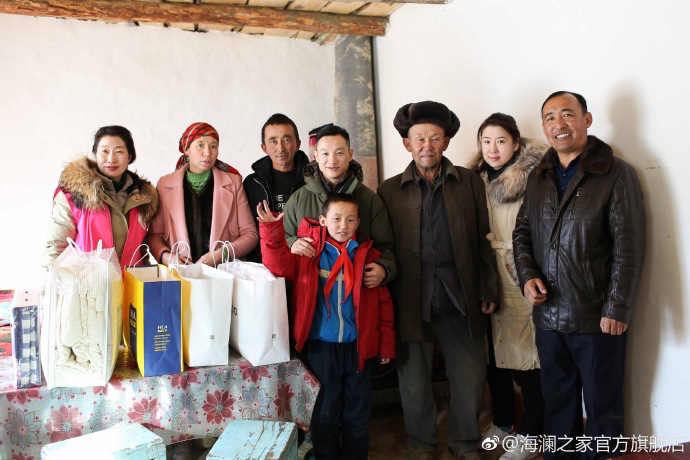 奧運冠軍體操名將楊威把溫暖帶到北疆小朋友們的家中，把體育精神與奮斗的信念，傳遞到所有北疆孩子們的心中。
