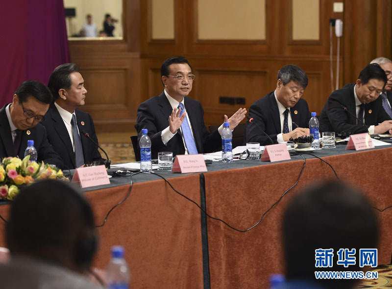  5月6日，中國國務(wù)院總理李克強(qiáng)在埃塞俄比亞首都亞的斯亞貝巴出席中非經(jīng)貿(mào)人文座談會(huì)。 新華社記者 李學(xué)仁 攝 