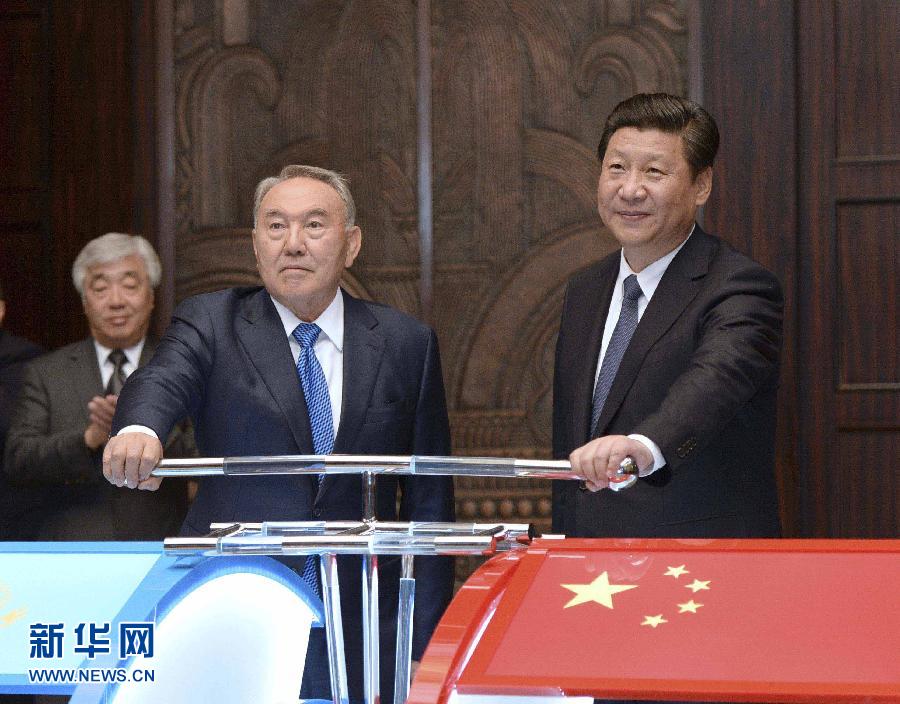5月19日，國家主席習近平在上海同哈薩克斯坦總統納扎爾巴耶夫舉行會談。這是會談后，兩國元首共同出席中哈連云港物流場站項目遠程投產儀式。新華社記者 馬占成 攝 