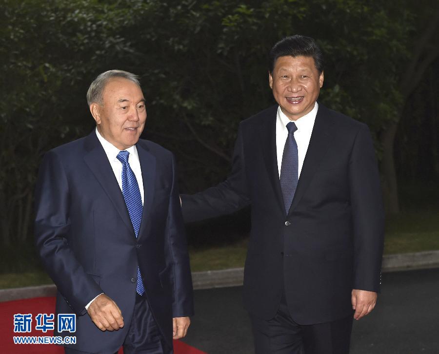  5月19日，中國國家主席習近平在上海同哈薩克斯坦總統納扎爾巴耶夫舉行會談。這是會談前，習近平在上海西郊會議中心廣場為納扎爾巴耶夫舉行歡迎儀式。新華社記者 馬占成 攝 