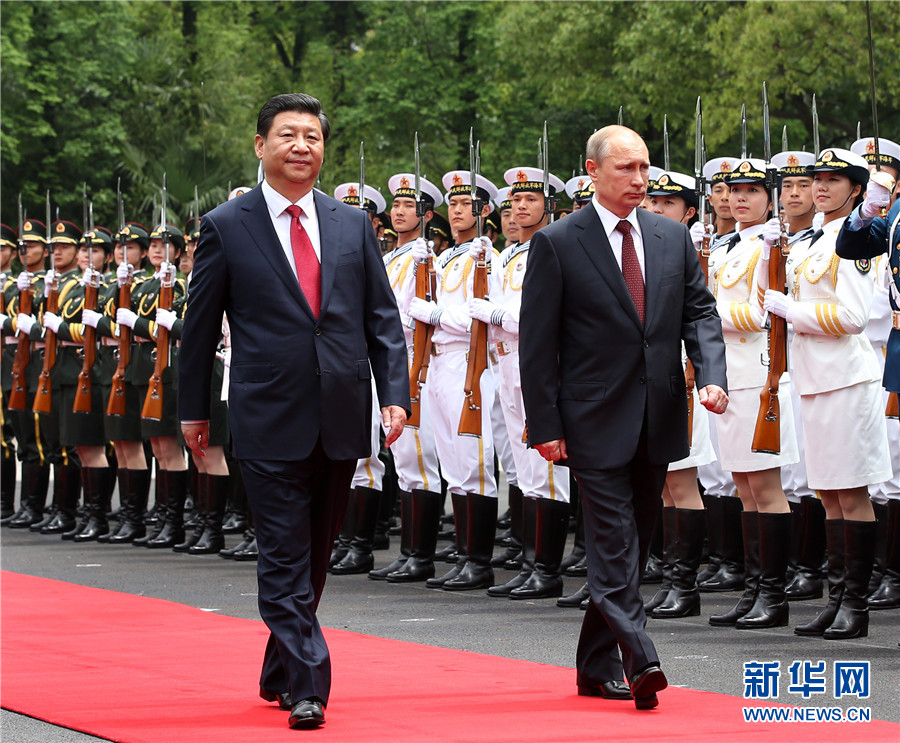 這是會談前，習近平在上海西郊會議中心廣場為普京舉行歡迎儀式。 新華社記者 龐興雷 攝 