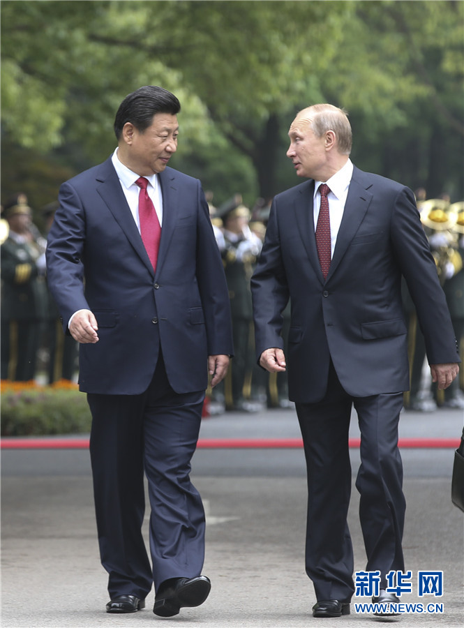 這是會談前，習近平在上海西郊會議中心廣場為普京舉行歡迎儀式。 新華社記者 蘭紅光 攝