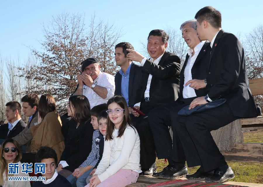 當地時間7月19日，正在對阿根廷進行國事訪問的國家主席習近平參觀共和國莊園，考察阿根廷農牧業，了解阿根廷農牧民文化特色。新華社記者劉衛兵攝