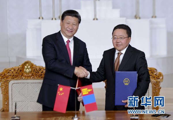 8月21日，國家主席習近平在烏蘭巴托同蒙古國總統(tǒng)額勒貝格道爾吉舉行會談。會談后，兩國元首共同簽署并發(fā)表《中華人民共和國和蒙古國關(guān)于建立和發(fā)展全面戰(zhàn)略伙伴關(guān)系的聯(lián)合宣言》。新華社記者 張鐸 攝