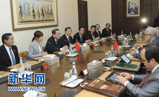 11月3日，全國政協主席俞正聲在拉巴特會見摩洛哥政府首腦本·基蘭。 新華社記者 張鐸 攝