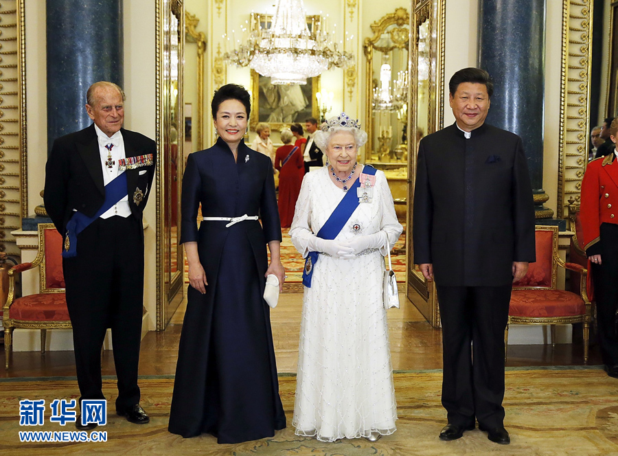 10月20日，國(guó)家主席習(xí)近平在倫敦白金漢宮出席英國(guó)女王伊麗莎白二世舉行的歡迎晚宴。 新華社記者 鞠鵬 攝