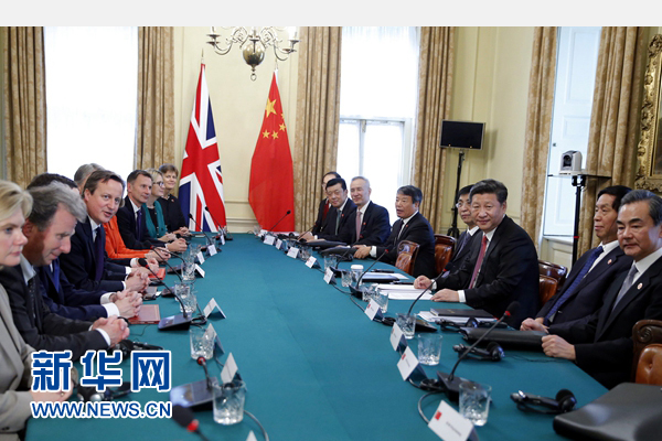 10月21日，國家主席習近平在倫敦唐寧街首相府同英國首相卡梅倫舉行會談。 新華社記者 鞠鵬 攝 