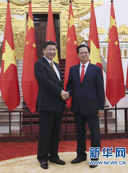 11月5日，中共中央總書記、國家主席習(xí)近平在河內(nèi)會見越南總理阮晉勇。新華社記者 蘭紅光 攝 