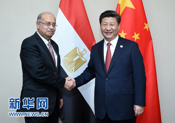 12月4日，國(guó)家主席習(xí)近平在約翰內(nèi)斯堡會(huì)見埃及總理伊斯梅爾。新華社記者 張鐸 攝 