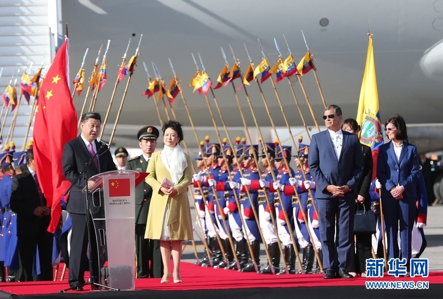 當(dāng)?shù)貢r(shí)間11月17日，國(guó)家主席習(xí)近平乘專(zhuān)機(jī)抵達(dá)基多，開(kāi)始對(duì)厄瓜多爾共和國(guó)進(jìn)行國(guó)事訪(fǎng)問(wèn)。厄瓜多爾總統(tǒng)科雷亞在機(jī)場(chǎng)為習(xí)近平舉行隆重歡迎儀式。這是習(xí)近平在歡迎儀式上致辭。新華社記者 馬占成 攝 