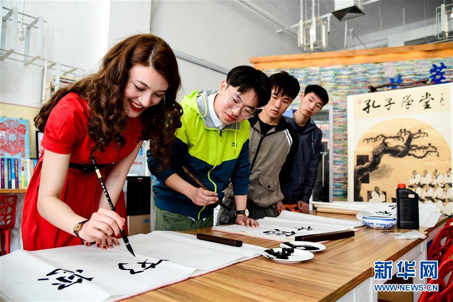 （新華全媒頭條·上合青島峰會·圖文互動）（13）遠航，揚起“上海精神”的時代風帆——寫在上海合作組織成員國元首理事會第十八次會議即將召開之際