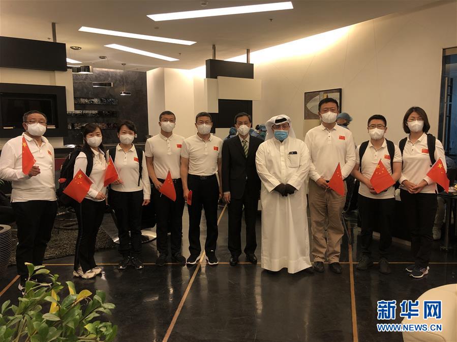 (國際疫情)中國抗疫醫療專家組抵達科威特